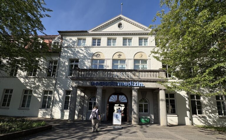 Uniklinik …